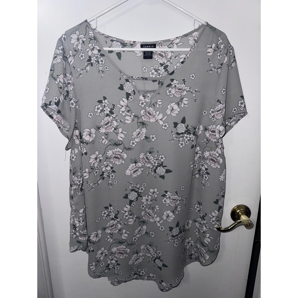 Torrid Floral Lattice Neck Short Sleeve Blouse Plus Size 1 1X
